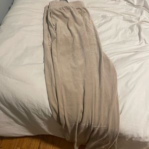 Super cute forever 21 sweats! Size 3x?? Can fit 4xx